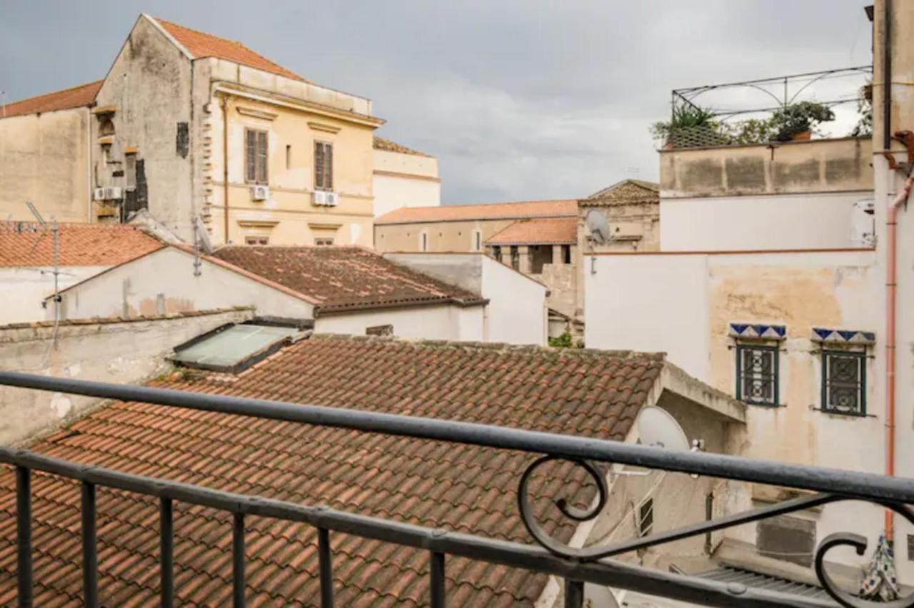 Tavola tonda apartament Palermo Esterno foto